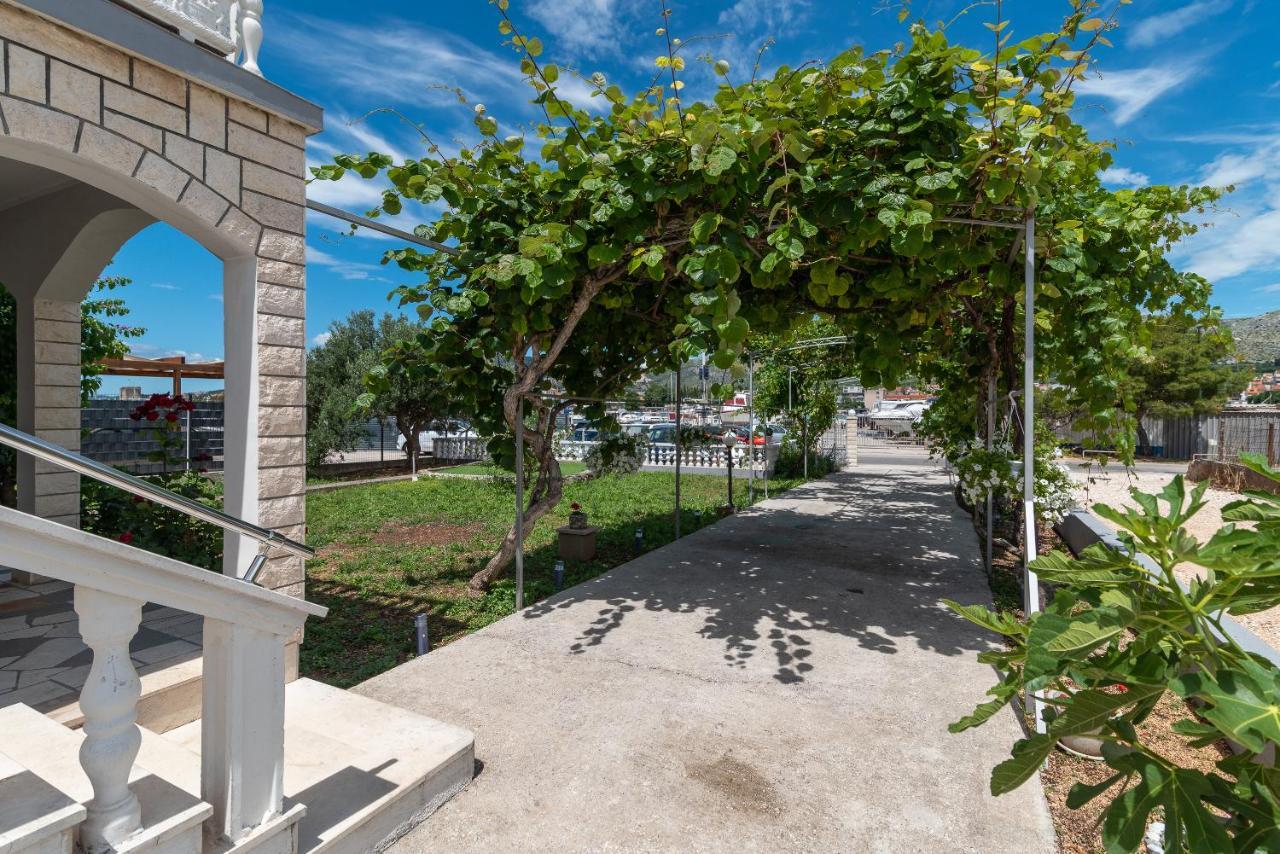 Apartments Bozan Trogir Eksteriør billede